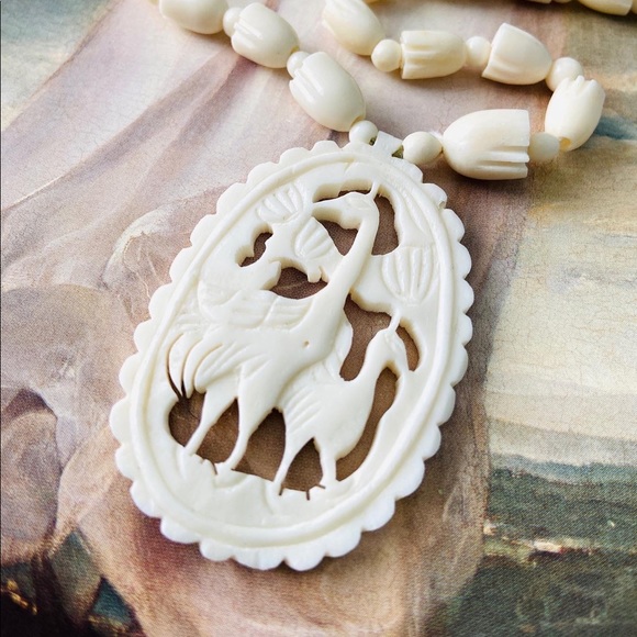 VINTAGE Hand Carved Bone Necklace 1960’s Era - Picture 3 of 5